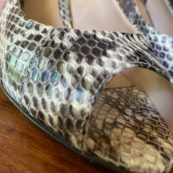 Fendi Snakeskin peep toe heels. - Picture 8 of 11